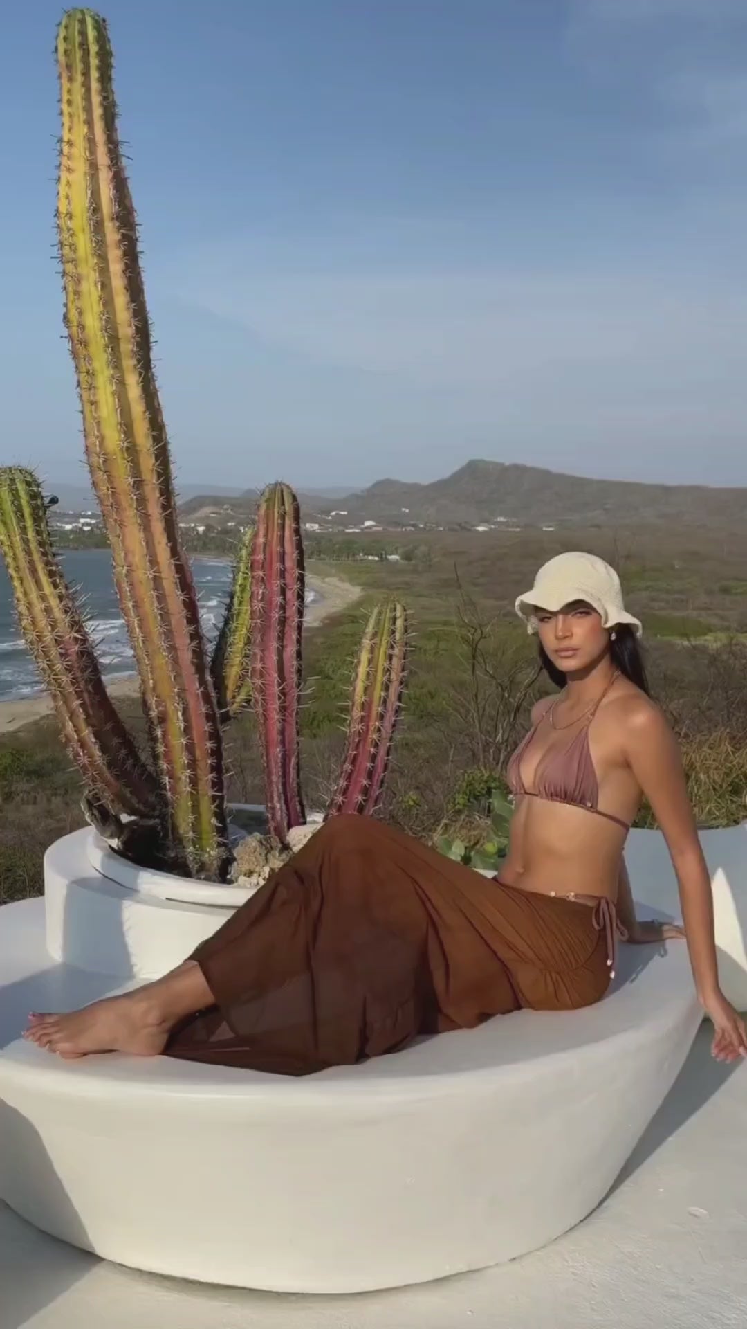 Top Aura color Mocha Mousse